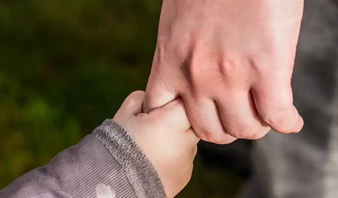 Familias de acogida urgen a Gobierno y CCAA a cumplir el compromiso de no tener menores de 6 años en centros