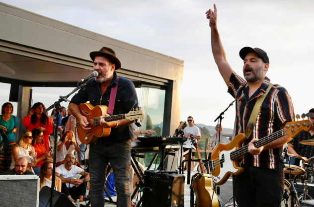 Depedro y Eladio y Los Seres Queridos abren el ciclo musical solidario ‘Os Xoves de Códax’