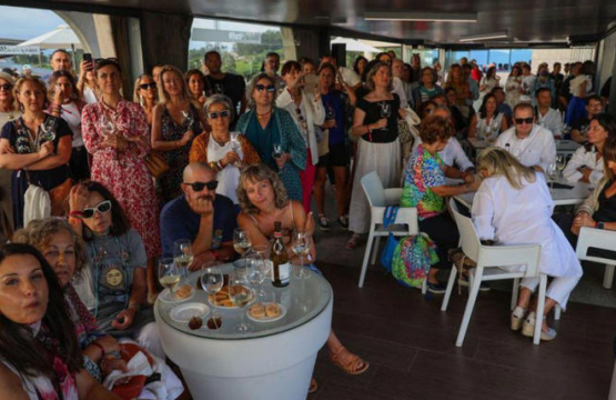 Empatía y música suenan a brindis en «Os Xoves de Códax»
