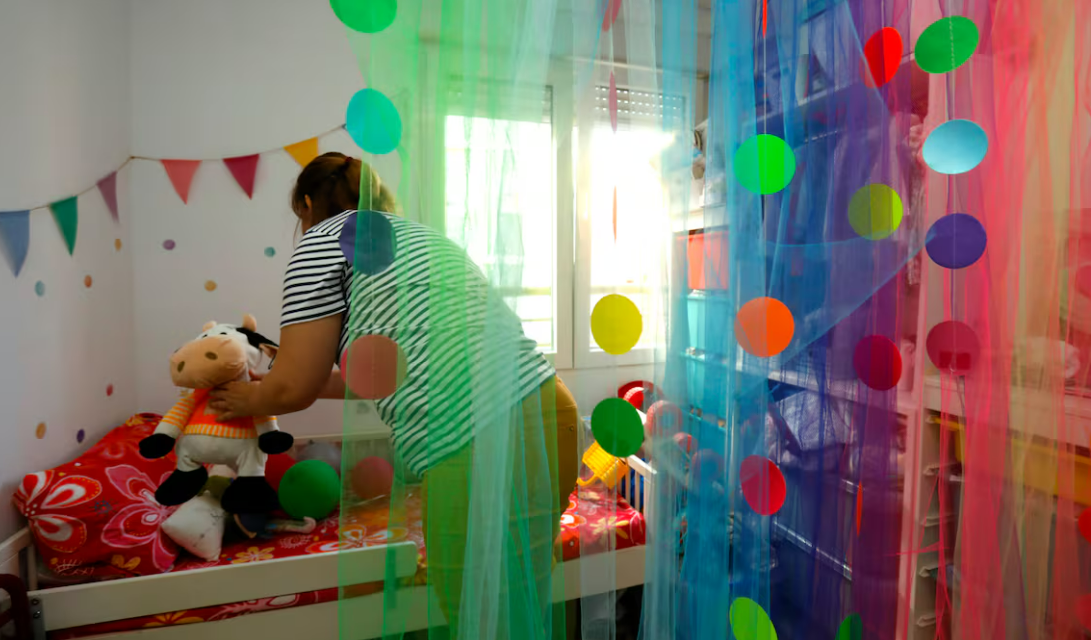 Separar a los niños de sus familias de acogida para que los adopten otras: “Con este cambio, la han vuelto a romper”